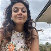 Insegnante giovane esperta, brillante e con tanta pazienza